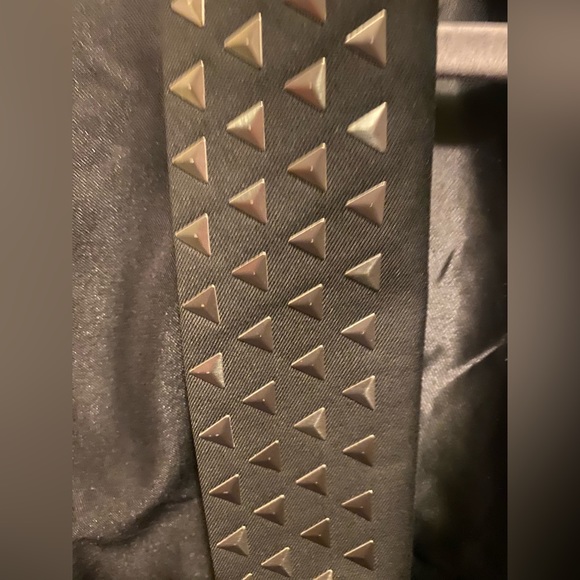 Fashionable black blazer w/ silver accents - Picture 3 of 4